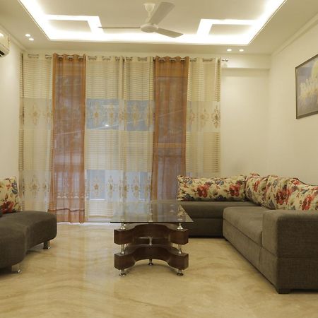 Bed and Breakfast Under My Roof Superio Nueva Delhi Exterior foto