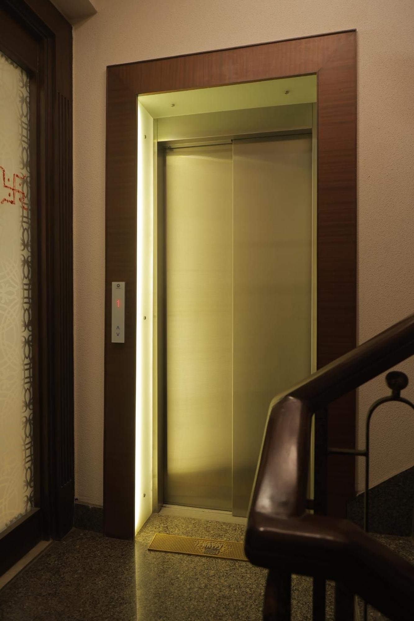 Bed and Breakfast Under My Roof Superio Nueva Delhi Exterior foto
