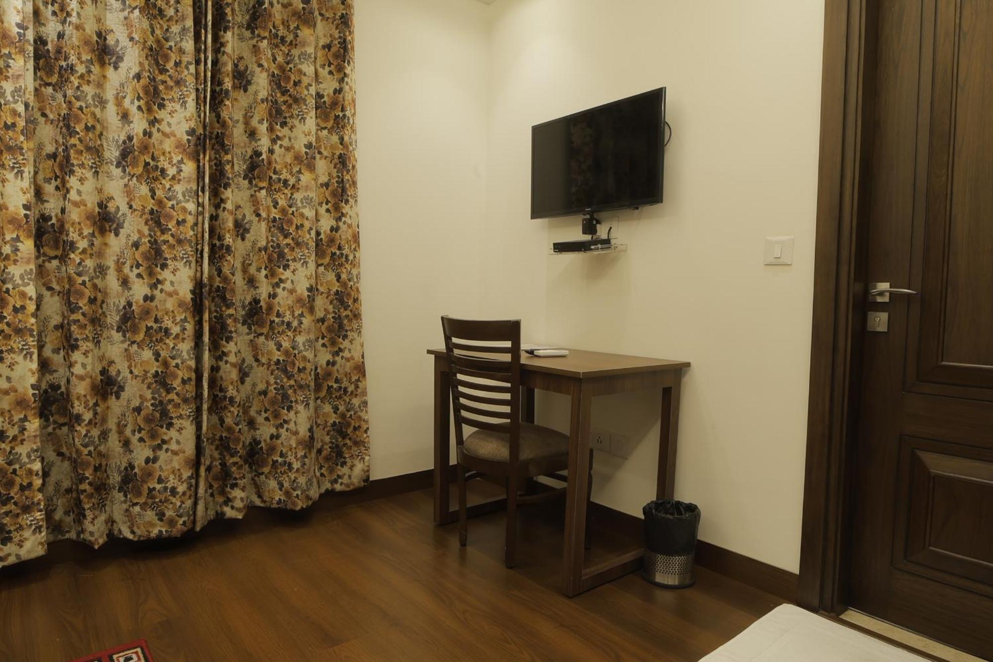 Bed and Breakfast Under My Roof Superio Nueva Delhi Exterior foto