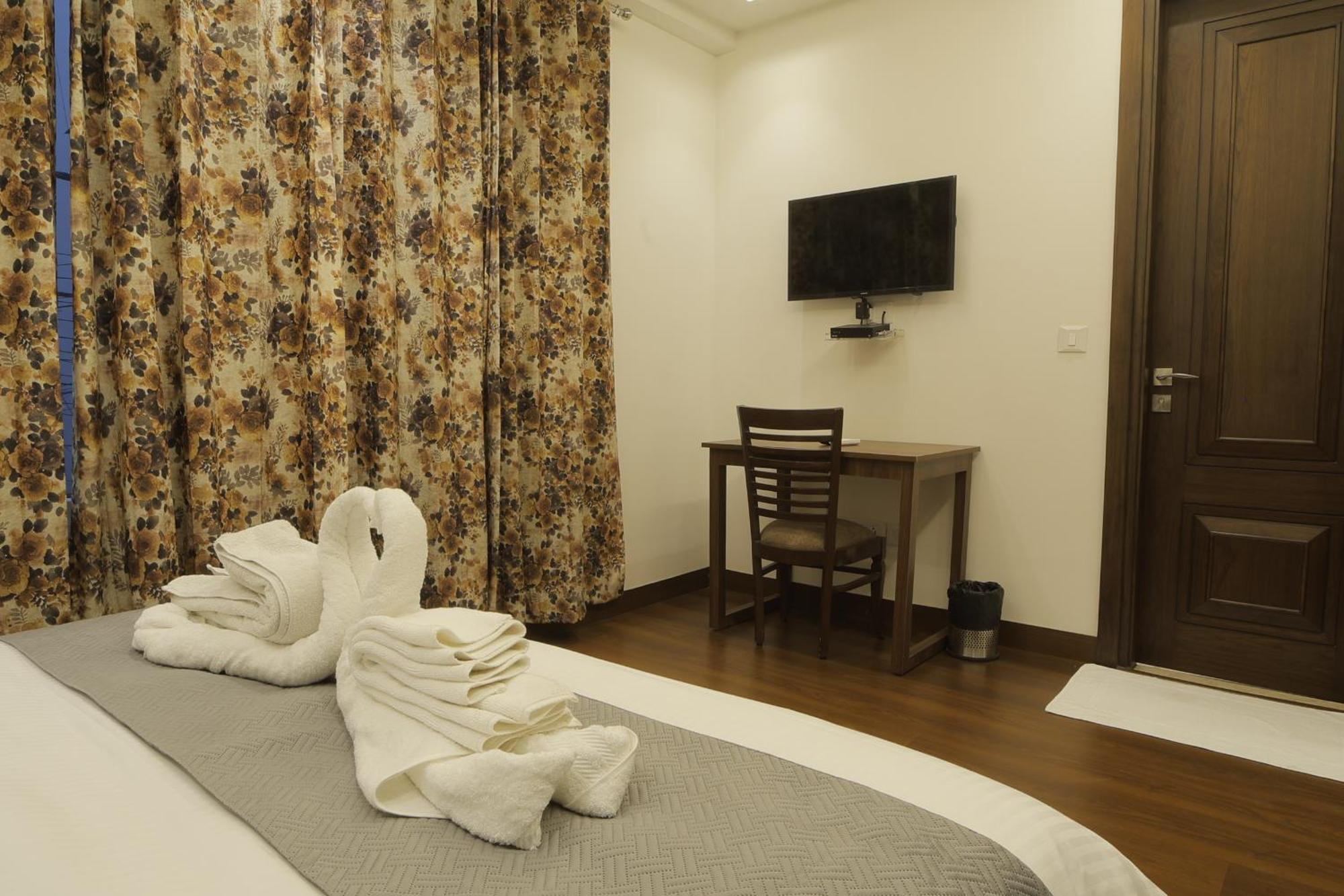 Bed and Breakfast Under My Roof Superio Nueva Delhi Exterior foto