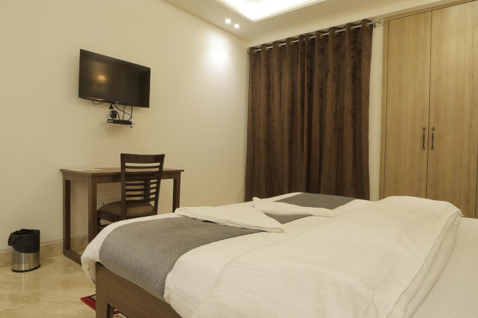 Bed and Breakfast Under My Roof Superio Nueva Delhi Exterior foto